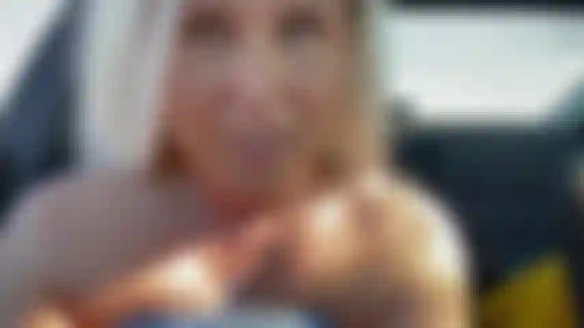 Liv lacht über deinen kleinen penis (sph).