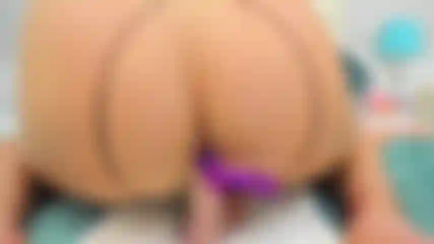 2 Spielzeug im arsch, spiele mit spielzeug und fotze.