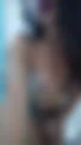 Perfektem cameltoe und arsch in blauen tangas.