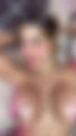 Magst du große brüste voller öl, die dir ins gesicht hüpfen?