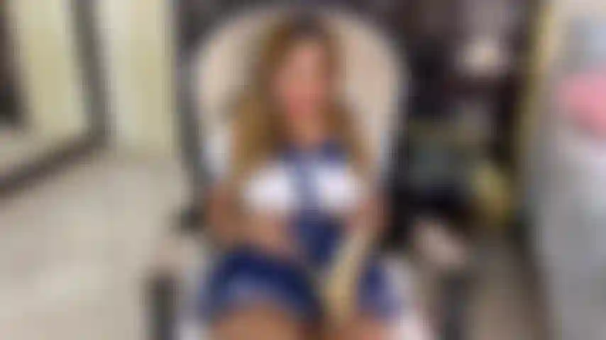 Dieser ungezogene schüler wurde für sein schlechtes benehmen bestraft.