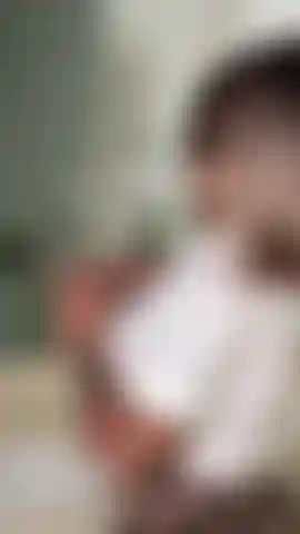 Freches schulmädchen im badezimmer… ich bin hineingegangen, um mich zu benehmen, aber ich glaube, ich habe meiner fantasie ein bisschen zu freien lauf gelassen. Traust du dich herauszufinden, was passiert ist?