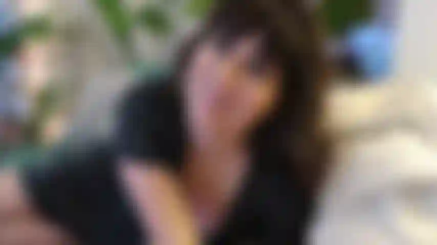 Augenkontakt, sperma - ich ermutige dich zu streicheln, während ich mit meiner muschi spiele. Ich bitte dich, mir in die augen zu schauen und mit mir abzuspritzen. Gesicht fokussiert, mit titten und muschi, die aus meinem sexy wickelkleid herausschauen.