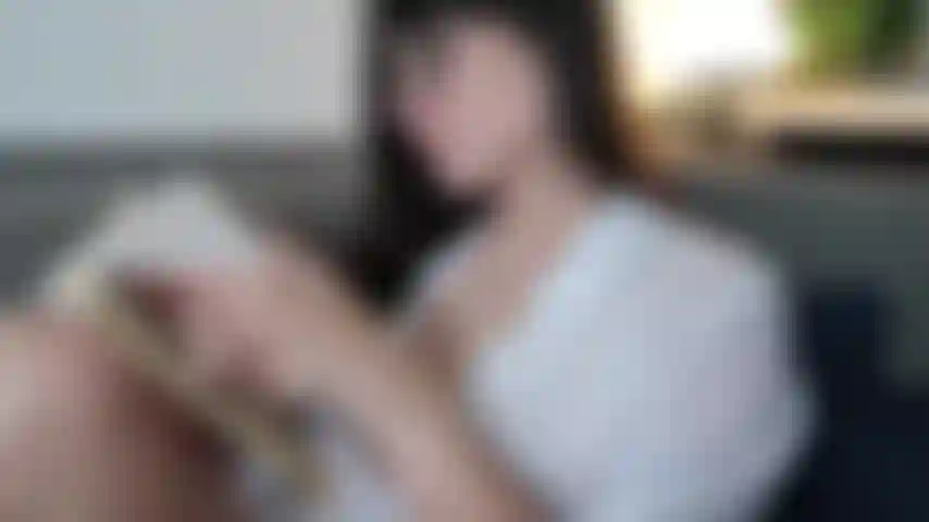 Süße freundin kümmert sich um dich - du hattest einen langen tag und ich möchte dir helfen, dich zu entspannen. Im asmr-stil mit weich gesprochenem gfe-geplauder, schultermassage, handjob und langsamem dildofick, bei dem ich dich bitte, mit mir abzuspritzen.