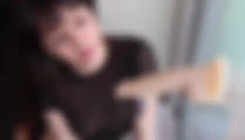 Schlampiger sabbernder blowjob - ich fange langsam und süß an, werde aber ziemlich schnell böse! Ich werde so geil darauf, eine schmutzige schlampe zu sein und an diesem schwanz zu würgen. Willst du mir bitte ins gesicht spritzen?