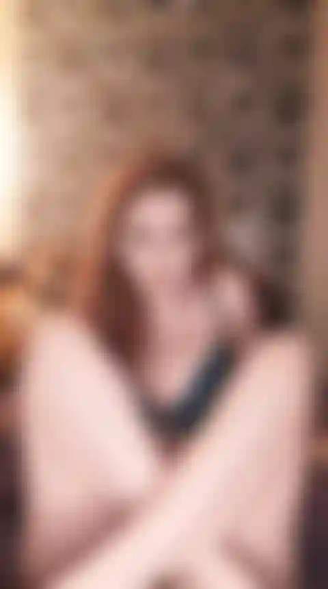 Meine hübschen fußsohlen zeigt.