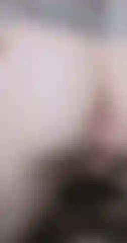 Sieh meine muschi und meinen arsch in nahaufnahme.