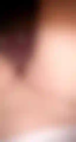 Fickendes pussy mit vibrierendem spielzeug.