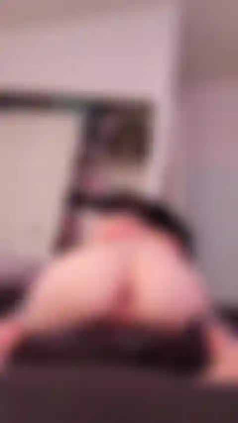 Die meinen arsch schüttelt, nachdem sie mein arschloch geöffnet hat.