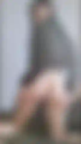 Wackle ohne höschen mit meinem hintern.