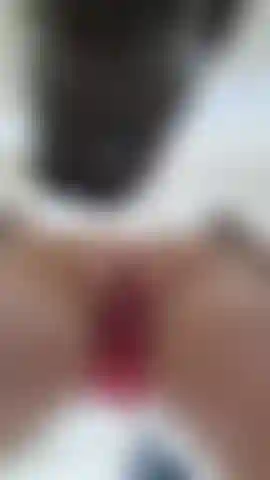 Die auf deinem schwanz sitzt.