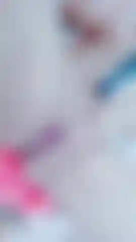 Ich liebe es, alleine in meinem zimmer mit dem spielzeug in meiner muschi zu spielen, das mache ich immer und es macht mir sehr viel spaß.