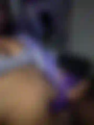 Die ihren bauchnabel fickt.