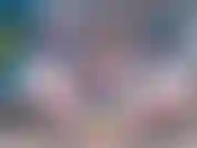 Striptease und mehr, wenn ich meinen engen, sexy körper mit einem regenbogenschwanz-analplug in meinem arsch zeige, zusammen mit einem muschifick von meinem regenbogendildo.