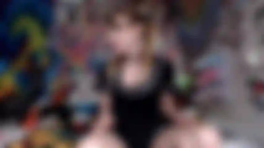 Geiles schulmädchen 18+ mit riesigem strap-on! Rollenspiele.