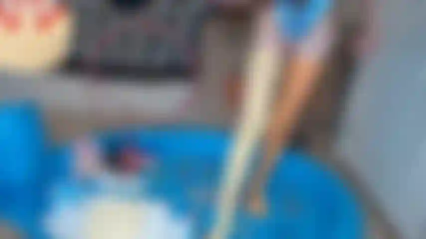 Pre-cake sitzende zubereitung: sirup + eigelb chaotisch spielen.