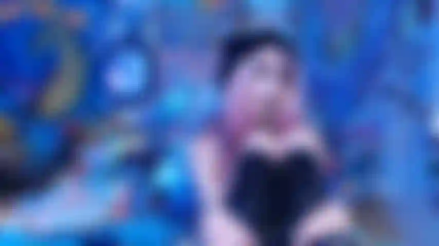 Goth-göttin, fersenfetisch, stiefelanbetung.