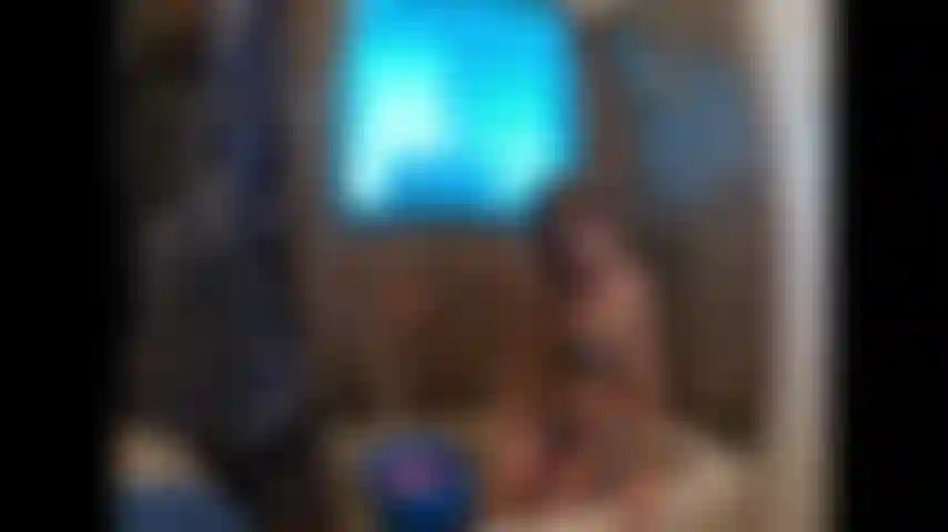 Die sich für mein sexy schleimbad auszieht.