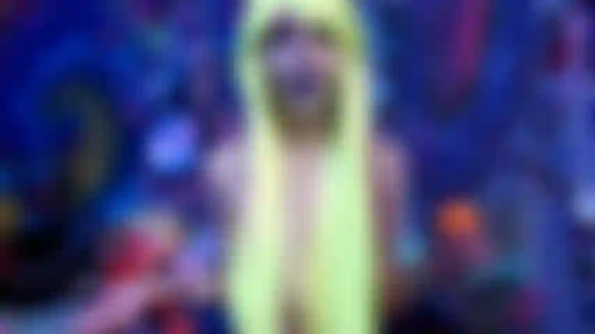 Prinzessin riesin schrumpft dich bissig.