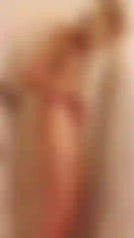 Prinzessin mit zöpfen und ihr schmutziges zufallsduschenspiel.