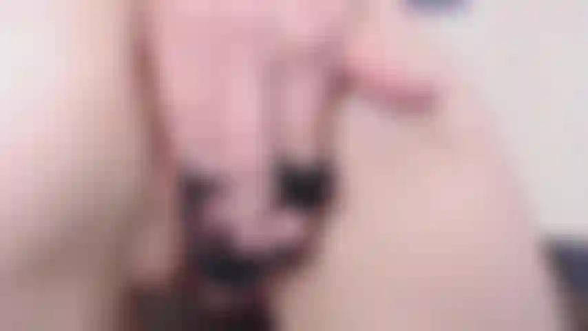 Werfen sie einen blick auf meine höschenfüllung und die gespreizte muschi!