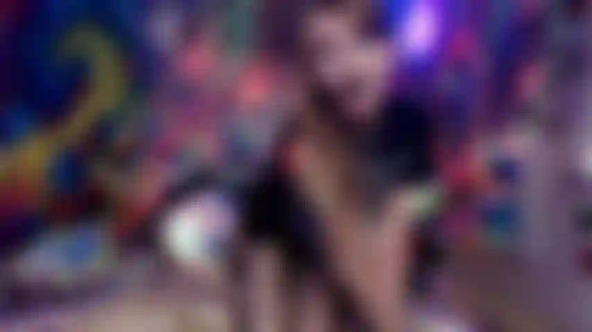 Punk-rocker-göttin-sklavenerziehung.