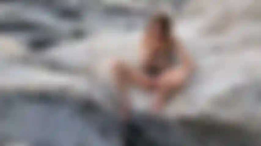 Outdoor-wasserfall-muschi-spiel.