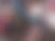 Sieh dir die prinzessin an, wie sie ihre kleider herunterreißt und vor aufregung ihre beine spreizt! ;).