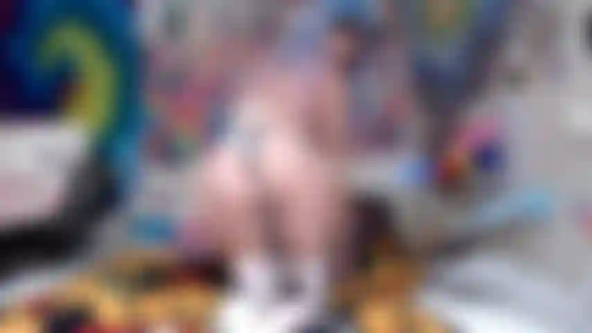 Wild geiles anime-babe, dildofick + brille, gesichtsbehandlung.