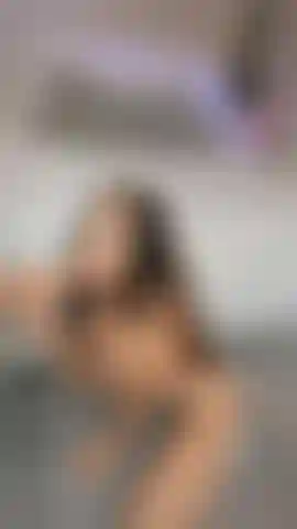 Schlampiger blowjob und tittenfick.