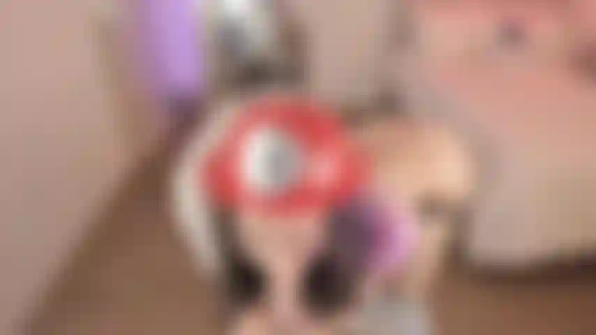 Feuerwehrfrau chloe weiß, wie man mit der hitze umgeht.!