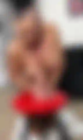 Brandneu. Ich wurde zu einer deepthroat-challenge herausgefordert, bei der ich mit einem spielzeugschwanz tief in meiner kehle das alphabet aufsagen muss, einen buchstaben nach dem anderen. „ A, b, c von deepthroat“ schien ein passender name zu sein.