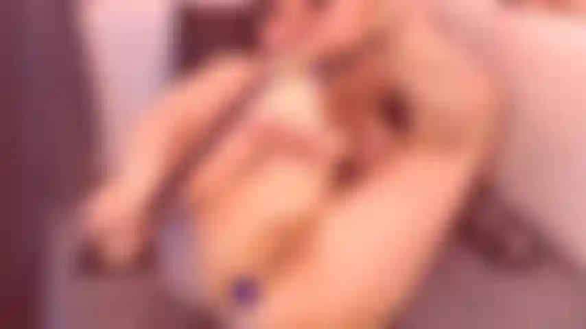 Werfen sie mit dem großen tunnelplug aus glas einen tiefen blick in meinen hintern.