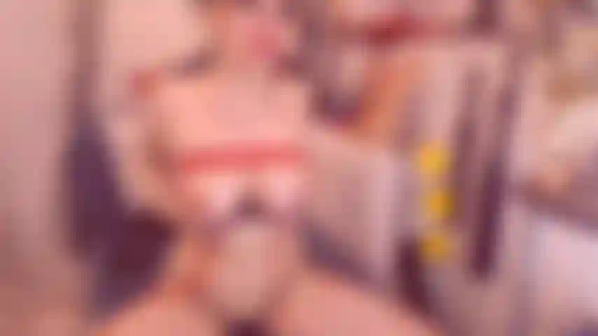 Eine muschi, eine dehnung, ein telefonhörer, eine flasche, eine pc-maus und eine getränkedose.