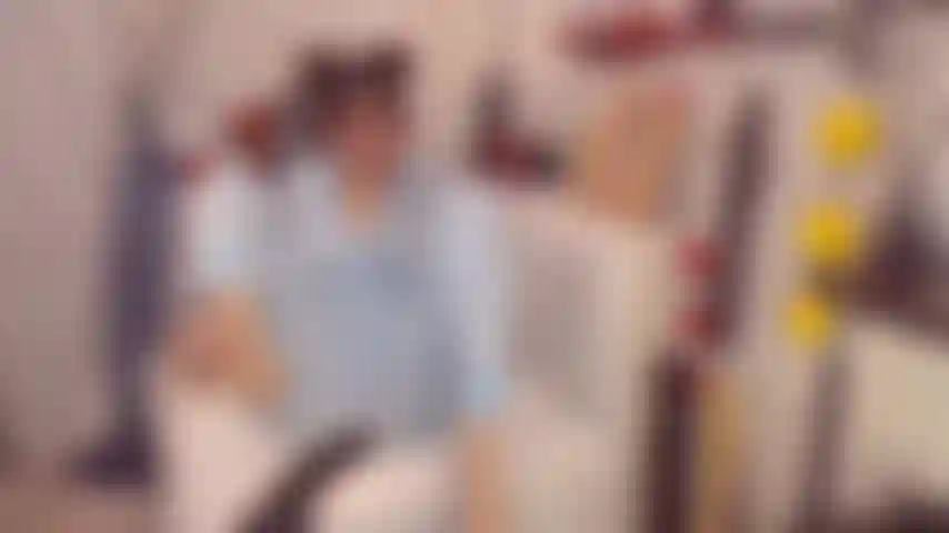 Pyjama, sperma auf den füßen.