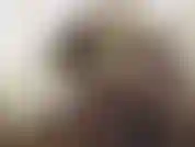 Bettele, öle den arsch ein und fingere den arsch.