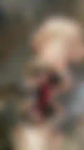 Die reitet und den ganzen spiegel vollspritzt.