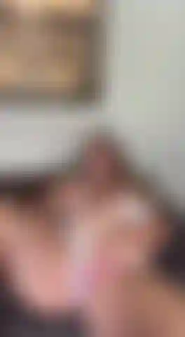 Spiele im bikini in meinem wintergarten.