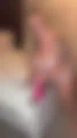 Die auf diesem dildo hüpft.