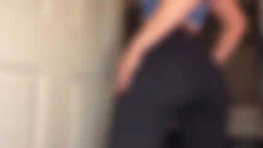 Post-gym-yoga-hosen-hintern necken / spreizen / twerken.