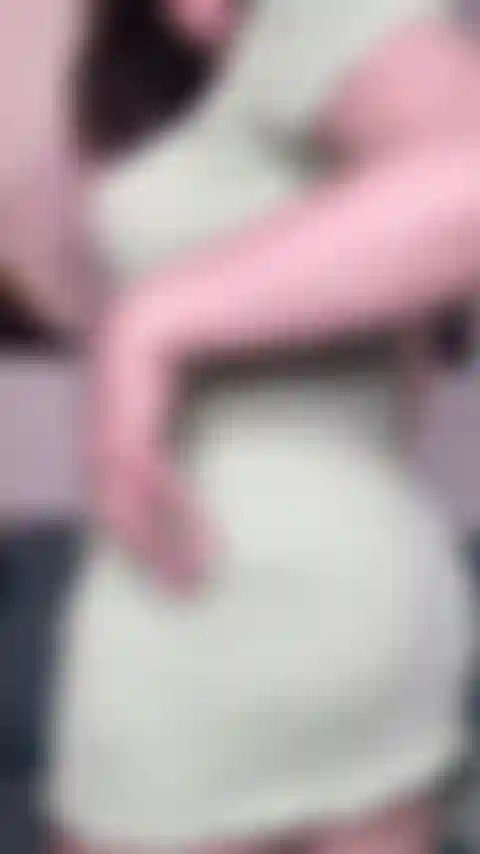 Hebe ein enges kleid hoch und zeige/spiele mit meinem arsch und meinem arschloch.