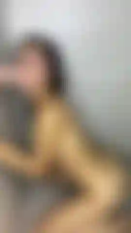 Sehr heißer blowjob im badezimmer.