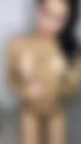 Spiel mit deinem penis zwischen meinen kleinen titten.