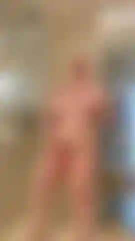 Heimlicher duschspaß, während mein freund nur ein paar meter entfernt ist …