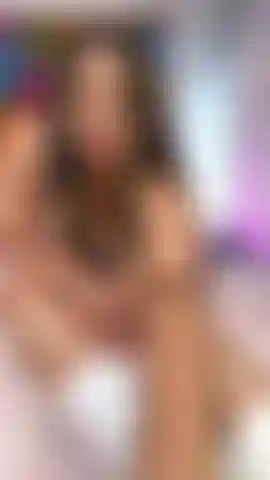 Und knacke mit den zehen in schmutzigen, langen, weißen hanes-socken.