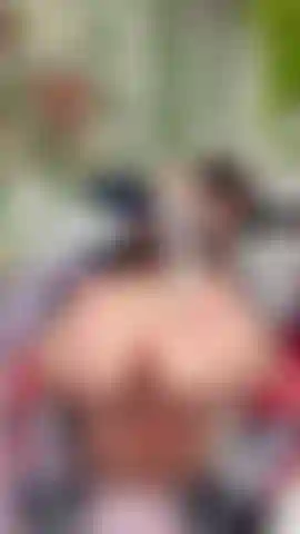 Umgekehrtes reiten mit dildo, während mein fetter arsch verstöpselt ist.