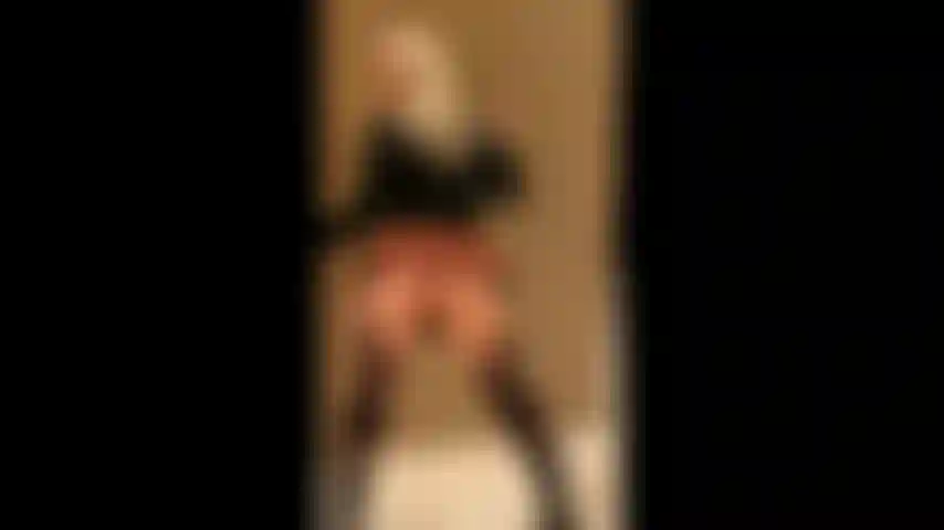 Mary carey, ein ungezogenes schulmädchen, zieht sich aus und wird schmutzig.