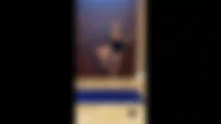 Die freche tänzerin mary carey, die sich auszieht und masturbiert !!!