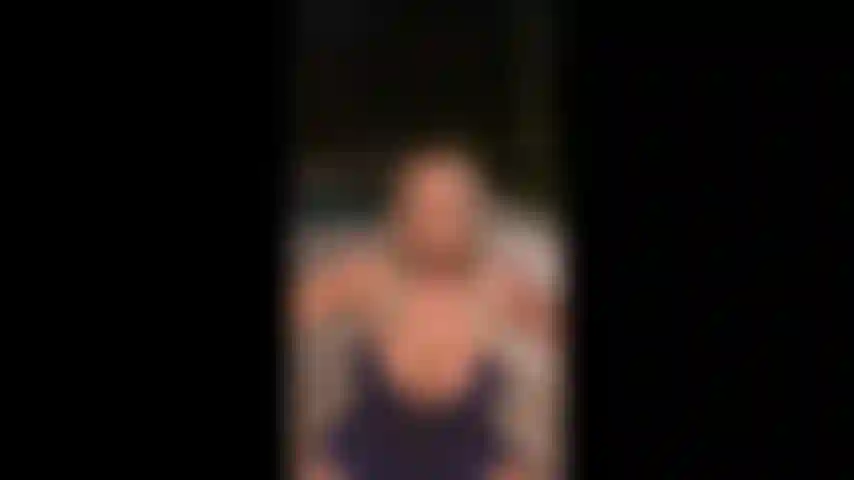 Mary carey masturbiert in lila.