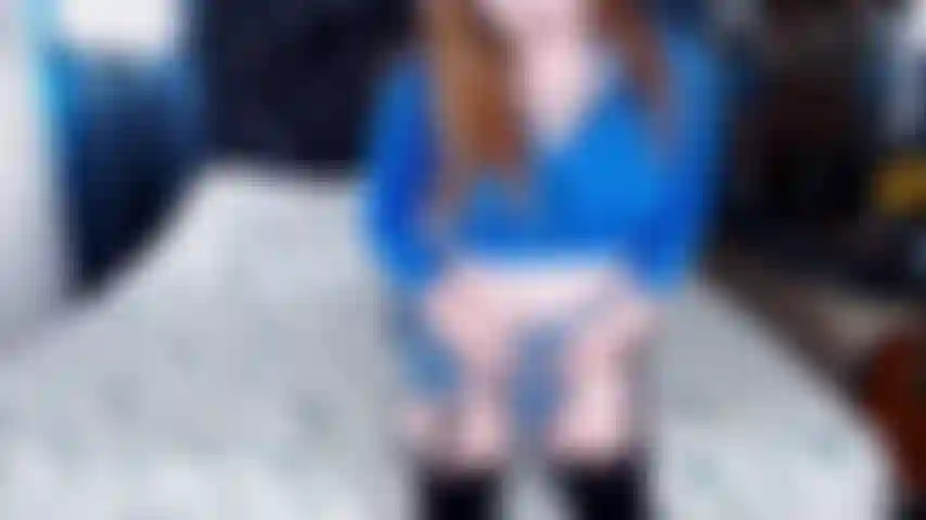 Wer spielt nicht gerne an einem regnerischen tag mit einem ungezogenen schulmädchen?